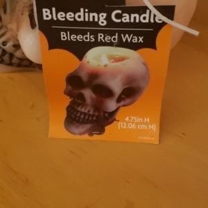 Skull bleeding wax candle